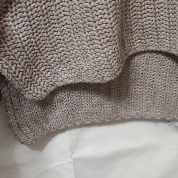 BCBG chunky knit sweater M - Picture 3 of 7